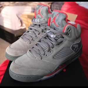 Jordan 5 Retro dark stucco